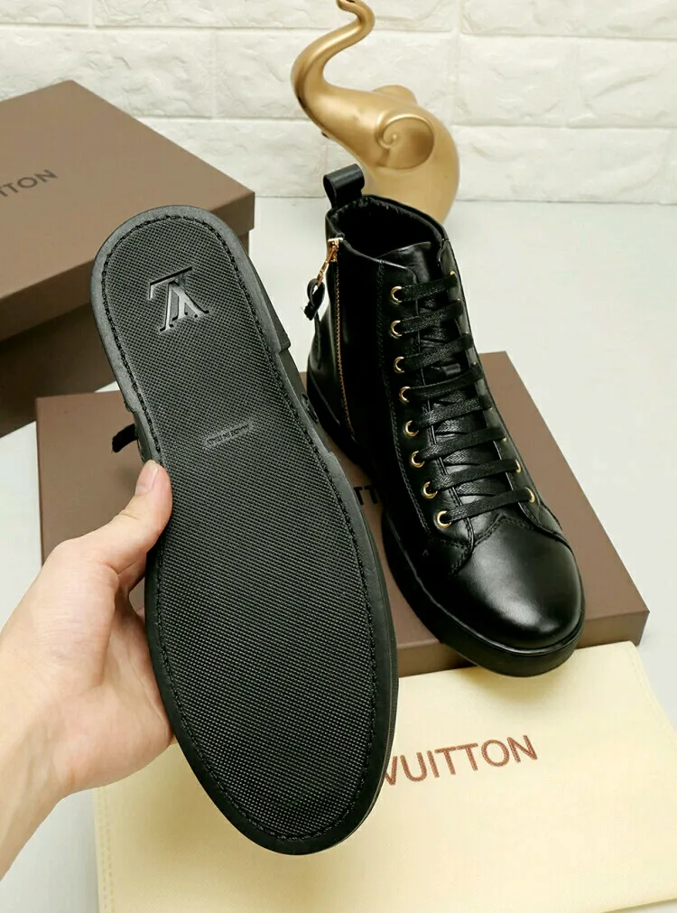 Factory price: 440💰 LV’s new men’s boots are on the market, the Korean version has a zipper design on the inside! The latest color combination in the L classic series! Original 1:1 exclusive molded custom model👍👍👍Simple and generous, super versatile, comfortable and highly fitting, exclusive🚇️Upper: imported top-quality fine cowhide fabric, lining: custom soft sheepskin, high-density rubber outsole🏆🏆🏆Welcome all sellers to sell in the picture above, one piece can be shipped on behalf of the customer, code number 38-44 (45 code can be customized)